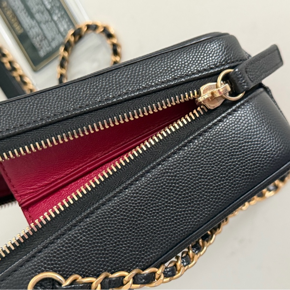 CHANEL Filigree Vertical Vanity Case Quilted Caviar EUC Box 2 COA’s ~ FLASH SALE - Picture 9 of 13